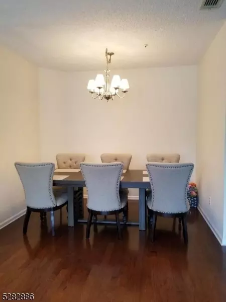 516 Brittany Dr, Wayne, NJ 07470 photo 3
