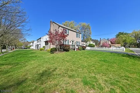 Exterior - 377 Kenwood Rd, Paramus, NJ 07652 photo 3 of 8