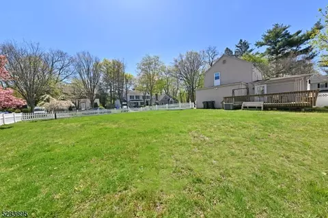 Exterior - 377 Kenwood Rd, Paramus, NJ 07652 photo 6 of 8