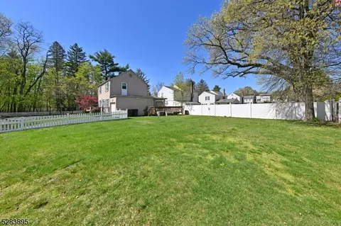 Exterior - 377 Kenwood Rd, Paramus, NJ 07652 photo 5 of 8