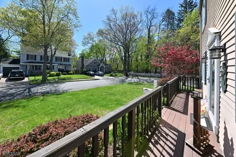 Exterior - 377 Kenwood Rd, Paramus, NJ 07652 photo 2 of 8