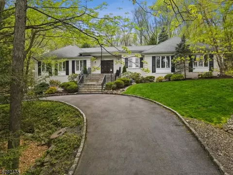 36 Lord William Penn Dr, Morristown, NJ 07960