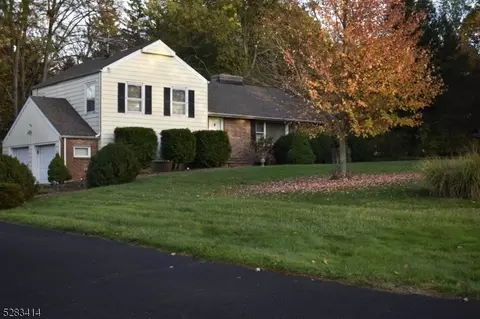 47 E Rayburn Rd, Long Hill, NJ 07946