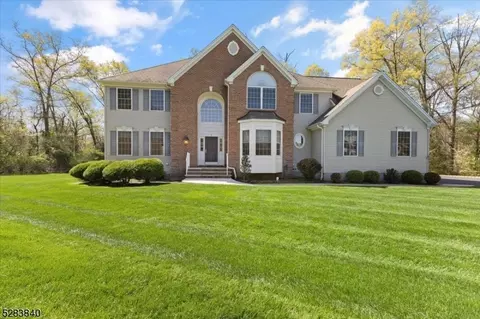 9 Richardson Ln, Bridgewater, NJ 08807