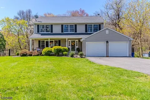 93 Oakdale Rd, Chester, NJ 07930