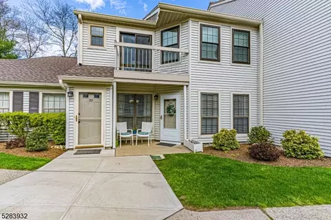 52 Fromm Ct, Mahwah, NJ 07430