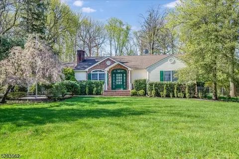 45 Cambridge Dr, Woodbridge Twp, NJ 07067