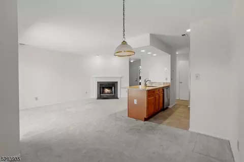 2 Sam Bonnell Dr, Clinton, NJ 08809 photo 3
