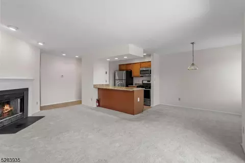 2 Sam Bonnell Dr, Clinton, NJ 08809 photo 2