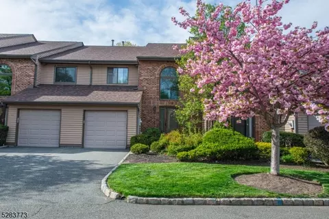 66 Castle Ridge Dr, East Hanover, NJ 07936