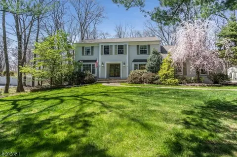 12 Laurel Dr, Washington Twp, NJ 07853