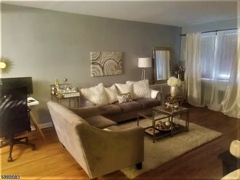 48 Meadowbrook Pl # -A, Maplewood, NJ 07040