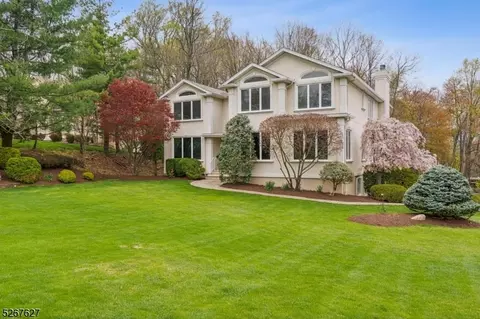 1 Angela Ct, West Caldwell, NJ 07006