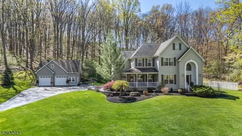 6 Woodward Ter, Hackettstown, NJ 07840