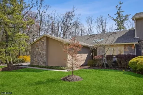 27 Maple Run, Bernards, NJ 07920