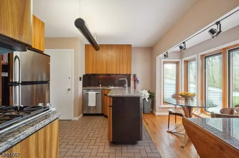 27 Lawrence Rd, Wayne, NJ 07470 photo 11