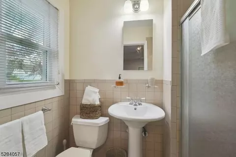 27 Lawrence Rd, Wayne, NJ 07470 photo 18