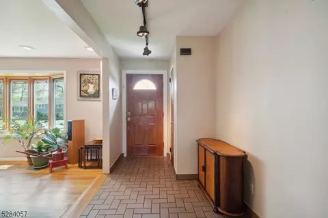 27 Lawrence Rd, Wayne, NJ 07470 photo 4