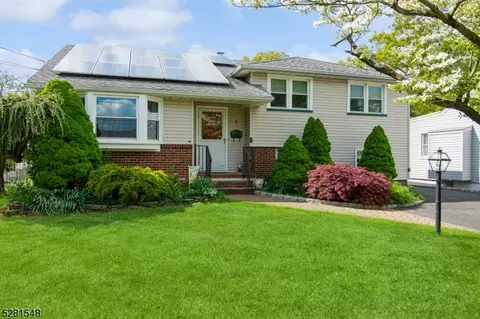 8 Red Oak Ln, Kenilworth, NJ 07033
