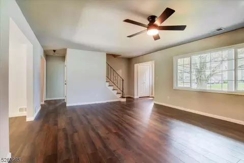 21 Deerfield Pl, Mount Olive, NJ 07836