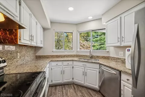 34 Crestmont Rd, Bedminster, NJ 07921 photo 17
