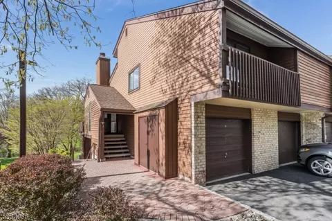 1 Summit Ct, Annandale, NJ 08801