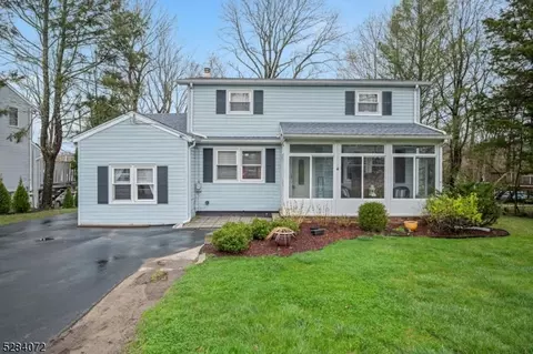 100 Kakeout Rd, Butler, NJ 07405