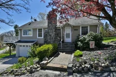 3 Cliffside Dr, West Milford, NJ 07480