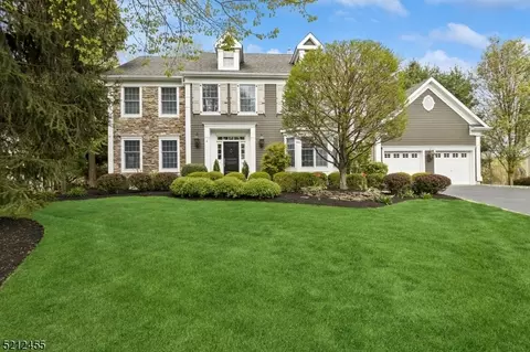 4 Stirling Rd, Bernardsville, NJ 07924