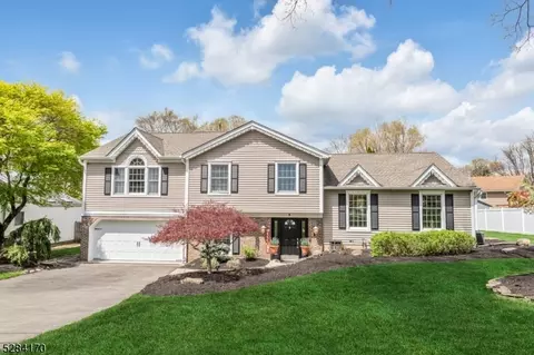 6 Conestoga Ct, Oakland, NJ 07436