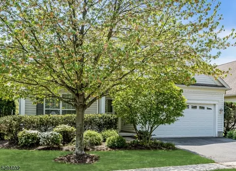 340 Biltmore Ln, East Franklin, NJ 08873