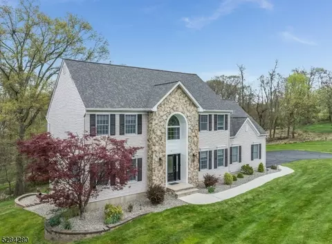 4 Tea Garden Ct, Flemington, NJ 08822