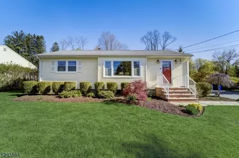 13 Oak Dr, Randolph, NJ 07869