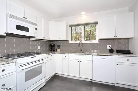 58 Lockley Ct, Wayne, NJ 07470 photo 8