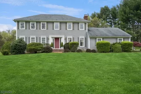 14 Winding Way, Flemington, NJ 08822