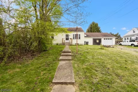496 Franklin St, Alpha, NJ 08865 photo 2