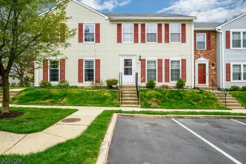 151 Coburn Ln, Franklin Twp, NJ 08873