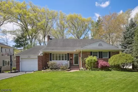 49 Coddington Dr, New Providence, NJ 07974