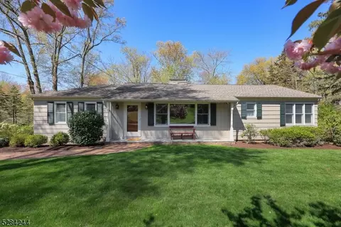 48 Western Blvd, Long Hill, NJ 07933