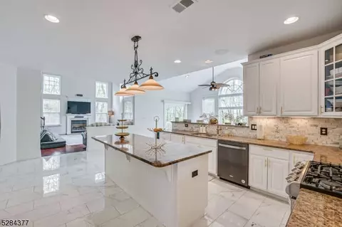 39 Crestview Dr, Clinton, NJ 08809 photo 13
