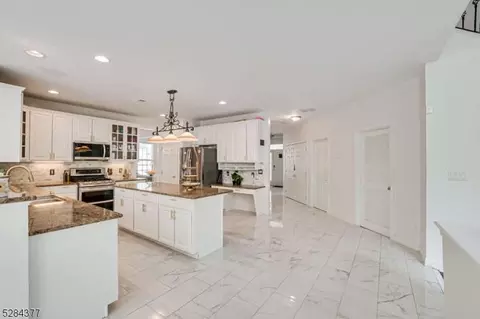 39 Crestview Dr, Clinton, NJ 08809 photo 17