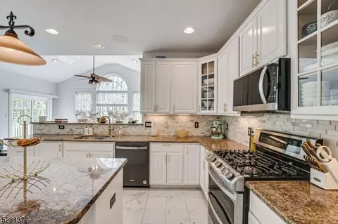 39 Crestview Dr, Clinton, NJ 08809 photo 14