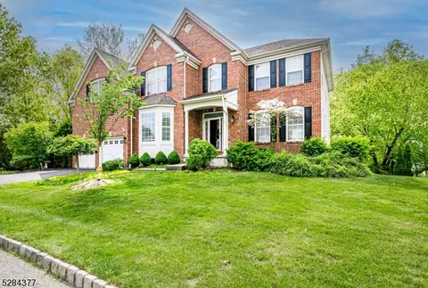 39 Crestview Dr, Clinton, NJ 08809