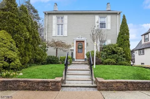 85 N Stoughton St, Bergenfield, NJ 07621