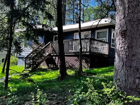 5 W Cherry Tree Ln, Sparta, NJ 07871