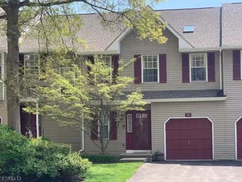 22 Pinehurst Dr, Washington, NJ 07882
