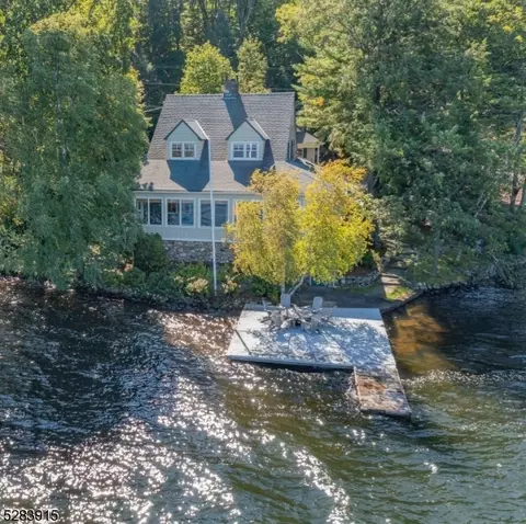 114 Lake End Rd, Rockaway Twp, NJ 07435