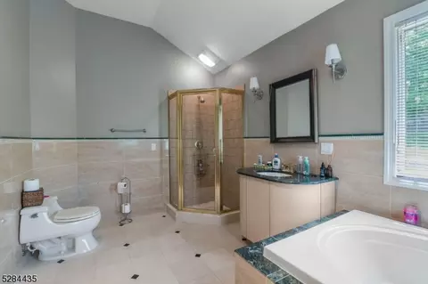 586 Terhune Dr, Wayne, NJ 07470 photo 25