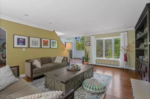 586 Terhune Dr, Wayne, NJ 07470 photo 17
