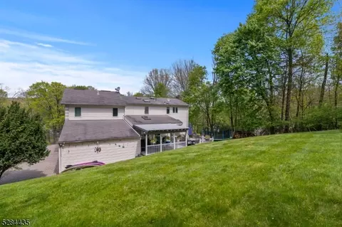 586 Terhune Dr, Wayne, NJ 07470 photo 3